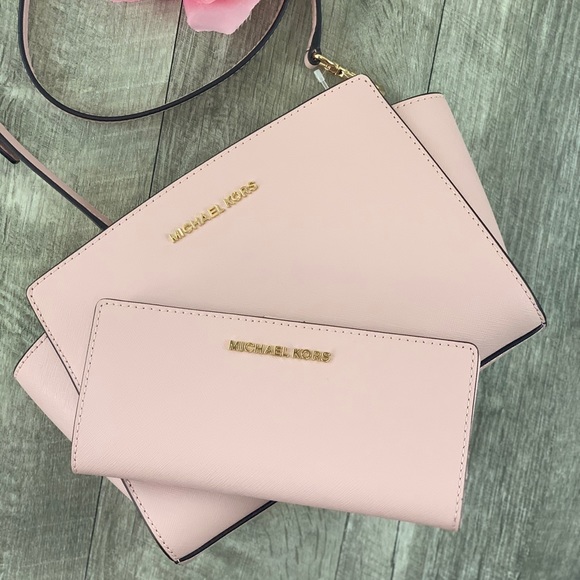 Michael Kors Handbags - 🌸Michael Kors Selma Satchel Messager & Wallet Set